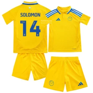 חליפת כדורגל לילדים לידס יונייטד תלבושת חוץ עונת 24/25 מנור סולומון